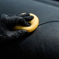 aplikator w gąbce do nakładania wosków lub dressingów