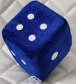 LUCKY DICE: kostka szczęścia z przyssawką na szybę do samochodu ,10x10cm