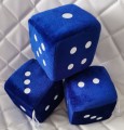 LUCKY DICE: kostka szczęścia z przyssawką na szybę do samochodu, 10x10cm