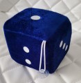 LUCKY DICE: kostka szczęścia z przyssawką na szybę do samochodu, 10x10cm