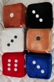 LUCKY DICE: kostka szczęścia z przyssawką na szybę do samochodu, 10x10cm