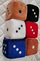 LUCKY DICE: kostka szczęścia z przyssawką na szybę do samochodu, 10x10cm