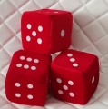 LUCKY DICE: kostka szczęścia z przyssawką na szybę do samochodu ,10x10cm
