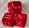 LUCKY DICE: kostka szczęścia z przyssawką na szybę do samochodu, 10x10cm