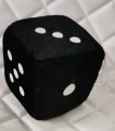 LUCKY DICE: kostka szczęścia z przyssawką na szybę do samochodu, 10x10cm