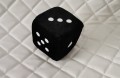LUCKY DICE: kostka szczęścia z przyssawką na szybę do samochodu, 10x10cm