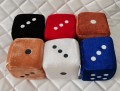 LUCKY DICE: kostka szczęścia z przyssawką na szybę do samochodu, 10x10cm