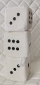 LUCKY DICE: kostka szczęścia z przyssawką na szybę do samochodu, 10x10cm