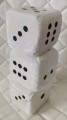 LUCKY DICE: kostka szczęścia z przyssawką na szybę do samochodu, 10x10cm