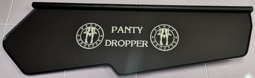 półka z haftem PANTY DROPPER na kopit Volvo FH5, FH 5 od 2021, wersja z tabletem